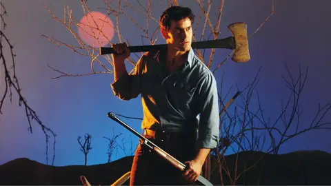 Bruce Campbell llegó a la fama tras protagonizar la saga Evil Dead / Especial