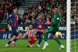 Marc Bernal en acción de gol frente a Atlético de Madrid en la Semifinal de Copa del Rey | AP