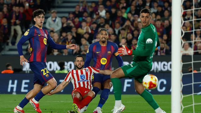 Marc Bernal en acción de gol frente a Atlético de Madrid en la Semifinal de Copa del Rey | AP