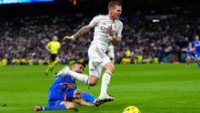 Franco Mastantuono disputa el balón en el partido de Real Madrid ante Getafe | AP