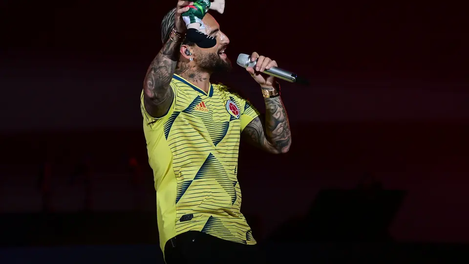 Maluma con un Doctor Simi en uno de sus conciertos | MexSport