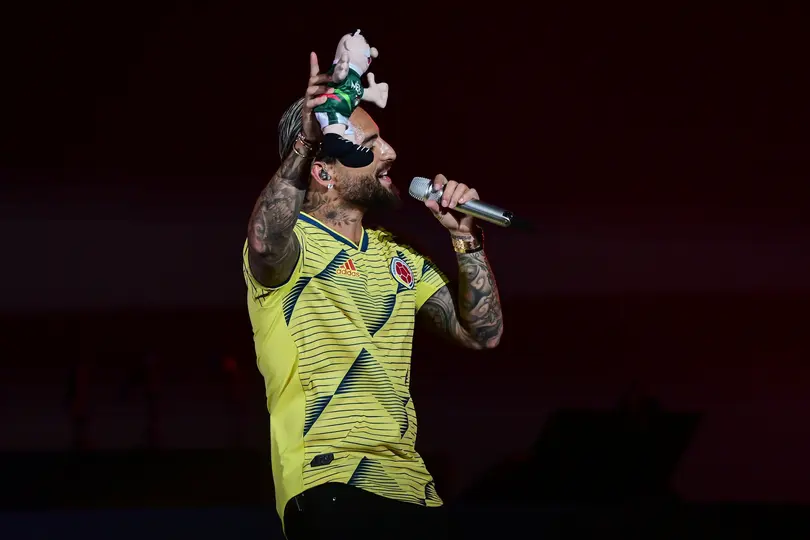 Maluma con un Doctor Simi en uno de sus conciertos | MexSport