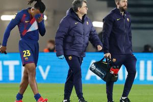 Koundé sufre lesión y abandona partido entre Barcelona - Atlético de Madrid