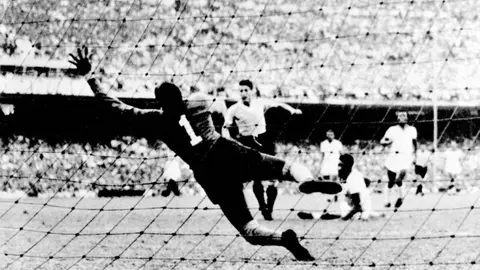 Juan Alberto Schiaffino y el primer gol uruguayo | AFP