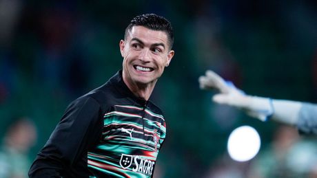 Cristiano Ronaldo en calentamiento con la Selección de Portugal | AP