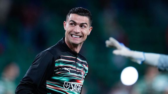 Cristiano Ronaldo en calentamiento con la Selección de Portugal | AP