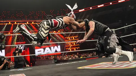 Penta necesitó siete intentos para conseguir el campeonato | wwe.com