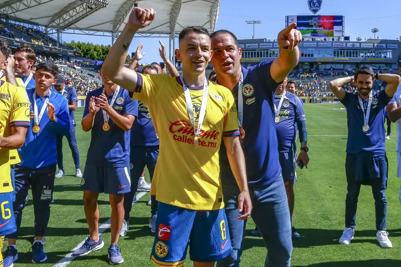 Fidalgo y Jardine festejando un campeón de campeones conseguido por las Águilas | MexSport