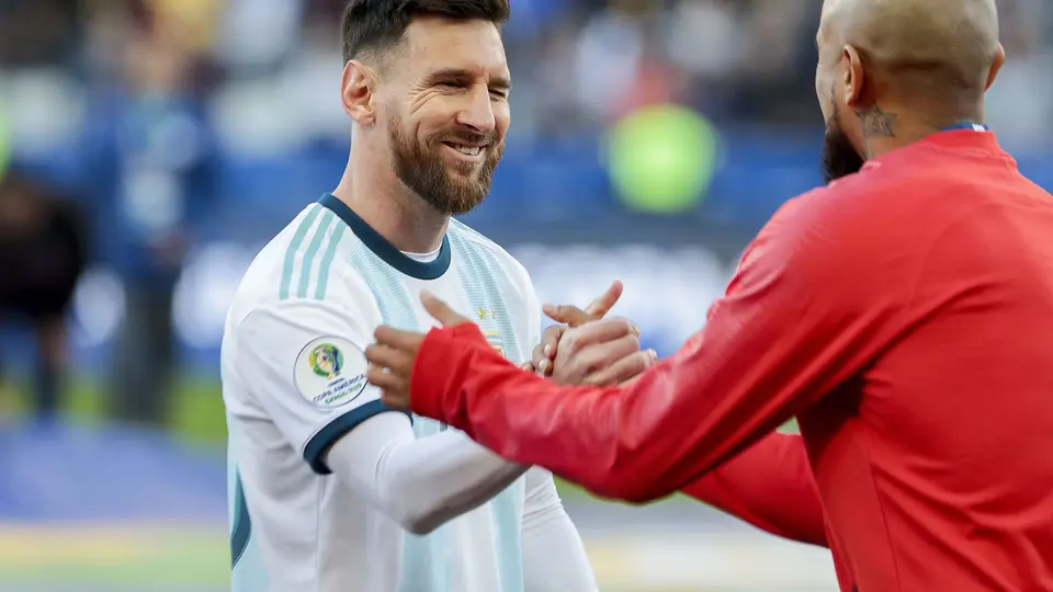 Vidal saluda a Messi, su excompañero en Barcelona | MexSport