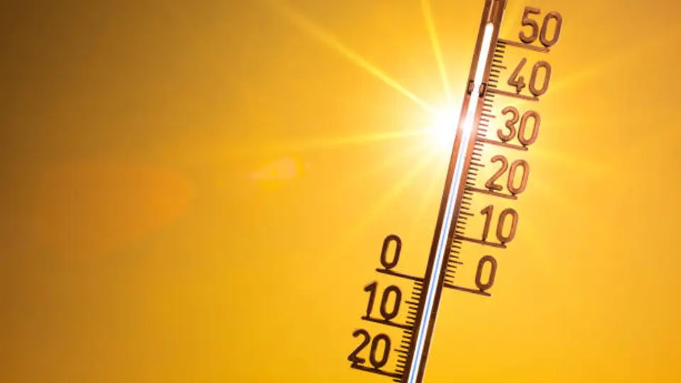 Las autoridades recomiendan tomar precauciones ante periodos prolongados de temperaturas elevadas. / iStock