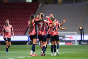 Jugadoras de Chivas en celebración durante el partido ante Mazatlán en el Clausura 2026 de la Liga MX Femenil | IMAGO 7