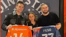 Héctor Herrera y Peso Pluma intercambiaron jerseys en Houston