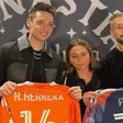 Héctor Herrera y Peso Pluma intercambiaron jerseys en Houston