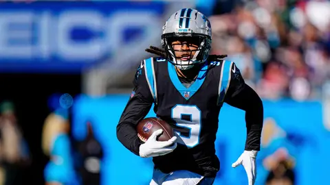 Stephon Gilmore llegó a los Carolina Panthers | AP