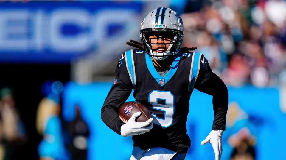 Stephon Gilmore llegó a los Carolina Panthers | AP
