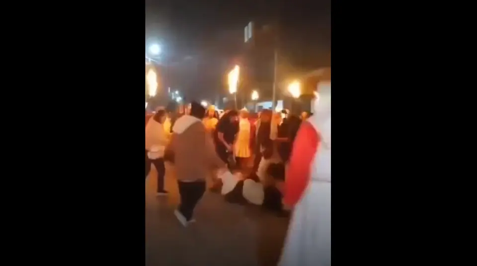 El momento fue captado en video y se difundió rápidamente en redes sociales. / RS