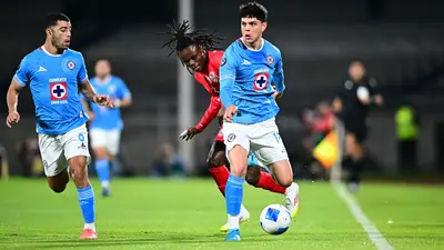 Amaury García destaca a Érik Lira como su referente en Cruz Azul