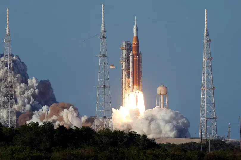 Astronautas del Artemis II se dirigen a la Luna en la primera misión lunar de la NASA en décadas. / AP
