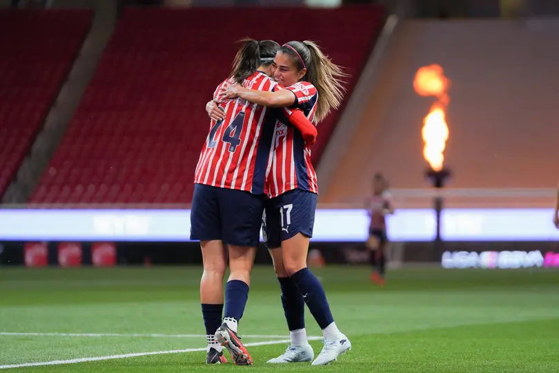 Alicia Cervantes y Natalia Villarreal en celebración en el partido de Chivas contra Mazatlán | IMAGO 7