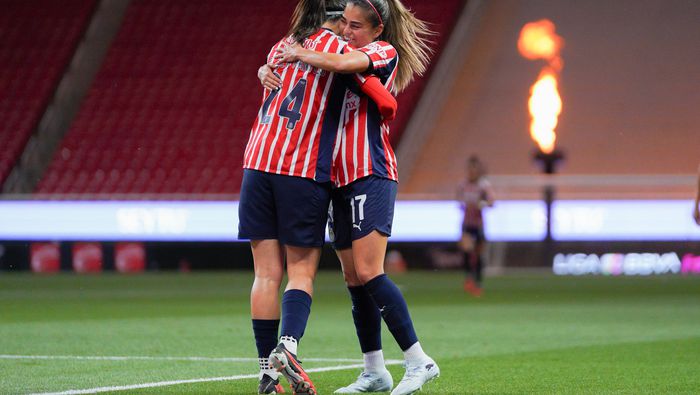 Alicia Cervantes y Natalia Villarreal en celebración en el partido de Chivas contra Mazatlán | IMAGO 7