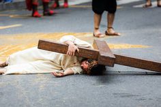 JESÚS SE CAE Y SE LESIONA