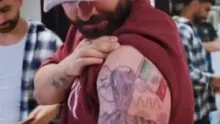 Aficionado de Irak se tatuó el cerro de la silla tras pase al Mundial