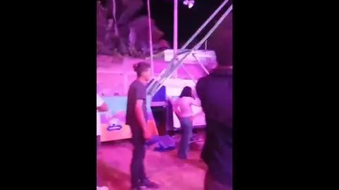 La escena fue captada por asistentes, quienes documentaron el momento en que el juego se desestabiliza repentinamente. / RS