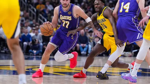 Luka Dončić jugando ante Los Pacers | AP