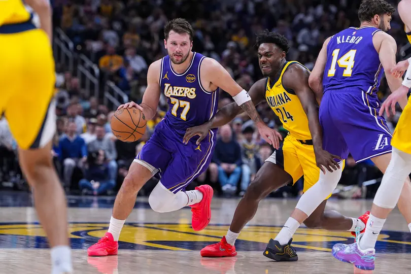 Luka Dončić jugando ante Los Pacers | AP