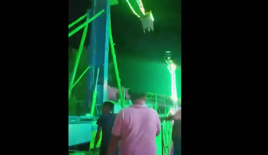 El incidente ocurrió en la Expo Feria de Ometepec, donde el juego presentó un desperfecto en pleno funcionamiento. / RS