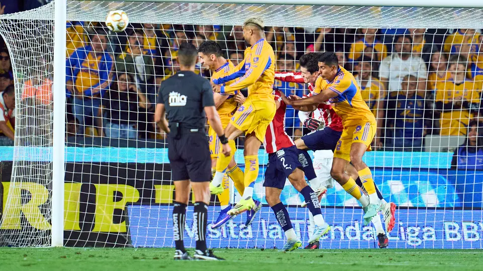 Gol de Jesús Angulo sobre Óscar Whalley