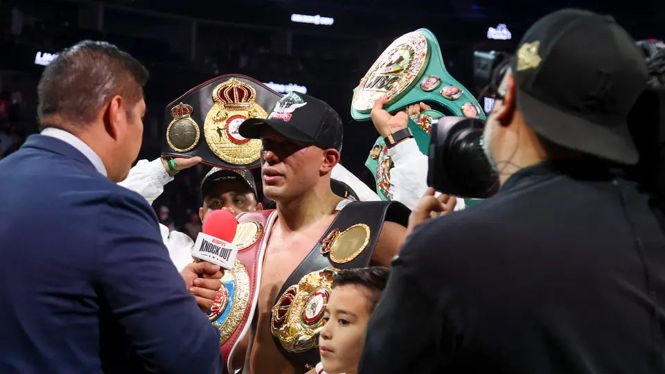 David Benavidez lanza reto directo a Canelo: “No podemos dejar esa pelea en la mesa”