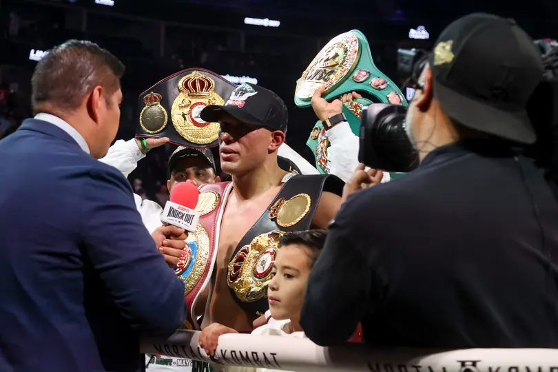 Benavidez 'destrozó' por completo al 'Zurdo' | AP