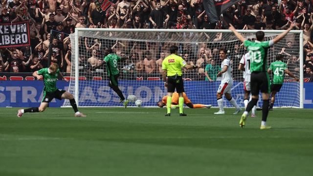 Jugadores de Sassuolo en celebración ante AC Milan en la Serie A | AP