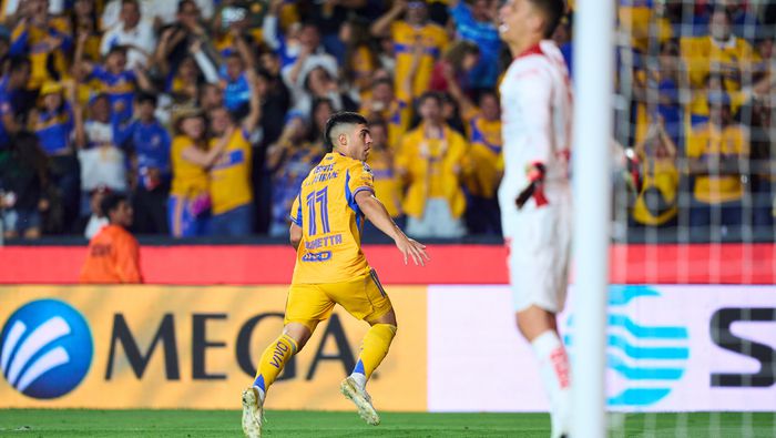 'El Chicha' Sánchez festejando su gol ante Chivas | MEXSPORT