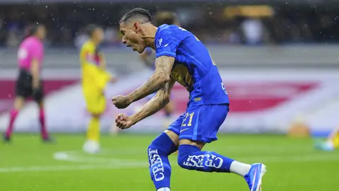 Uriel Antuna ante el América l MEXSPORT