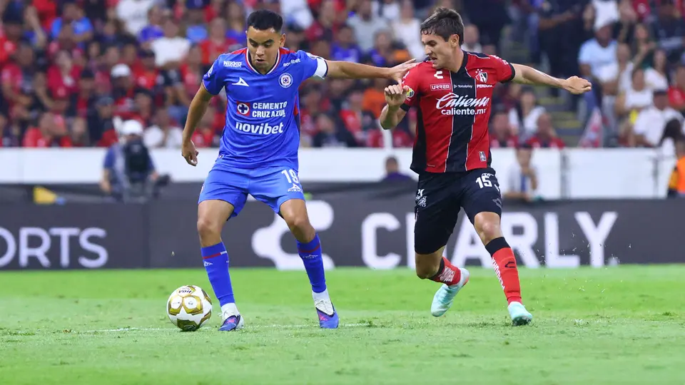 Charly Rodríguez, jugador de Cruz Azul, en partido ante Atlas | IMAGO7