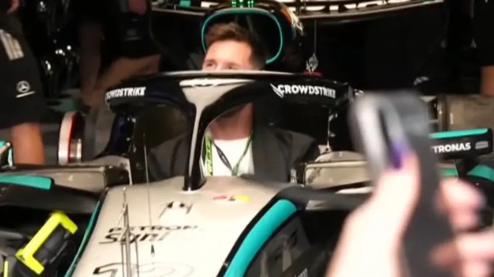 Messi en el auto de Antonelli en el GP de Miami | CAPTURA DE PANTALLA
