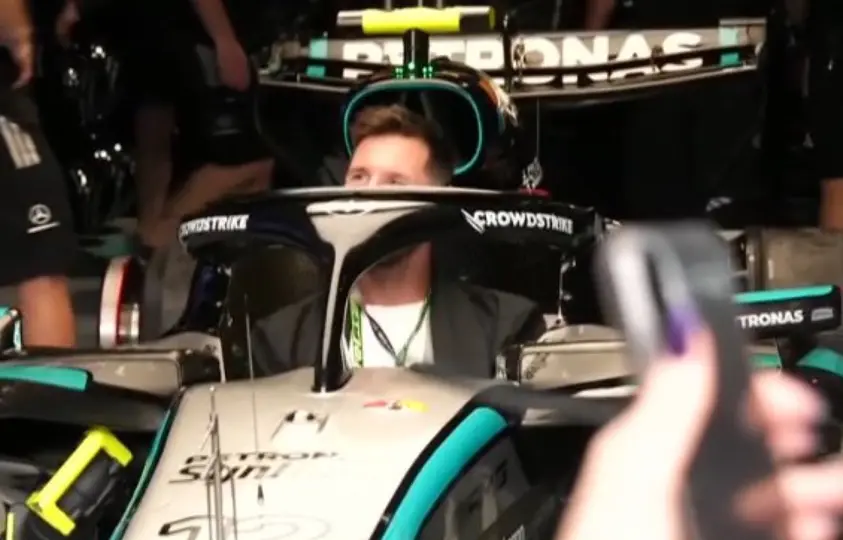 Messi en el auto de Antonelli en el GP de Miami | CAPTURA DE PANTALLA