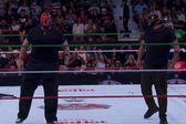 El Hijo de Dr. Wagner Jr. aparece al rescate y ayuda a Mini Vikingo a vencer al Hijo del Vikingo