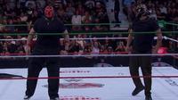 El Hijo de Dr. Wagner Jr. aparece al rescate y ayuda a Mini Vikingo a vencer al Hijo del Vikingo