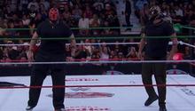 El Hijo de Dr. Wagner Jr. aparece al rescate y ayuda a Mini Vikingo a vencer al Hijo del Vikingo