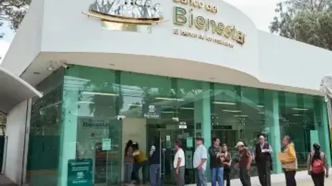 Los pagos del Bienestar se organizan por la primera letra del apellido paterno./ RS