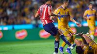 ¡Polémica en el Volcán! Gol de Chivas, antecedido por supuesta falta de Ricardo Marín