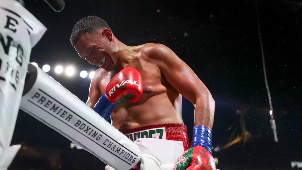 Benavidez festejando muy contento su victoria en Las Vegas | AP