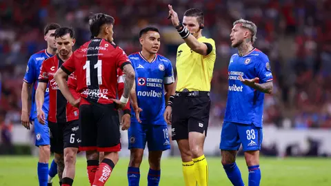 Reclamos a Yonatan Peinado Aguirre, en el Atlas vs Cruz Azul | IMAGO7