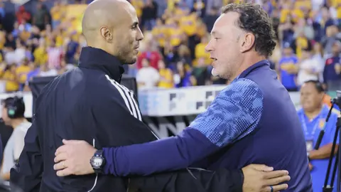 Guido Pizarro y Gabriel Milito antes del duelo de Ida | Imago7