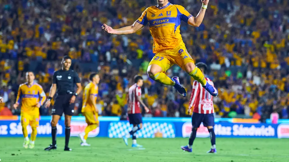 Jesús Angulo celebra su gol ante Chivas | MEXSPORT