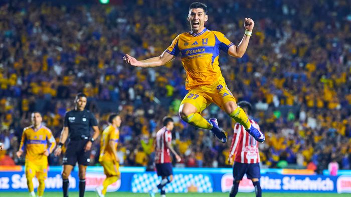 Jesús Angulo celebra su gol ante Chivas | MEXSPORT