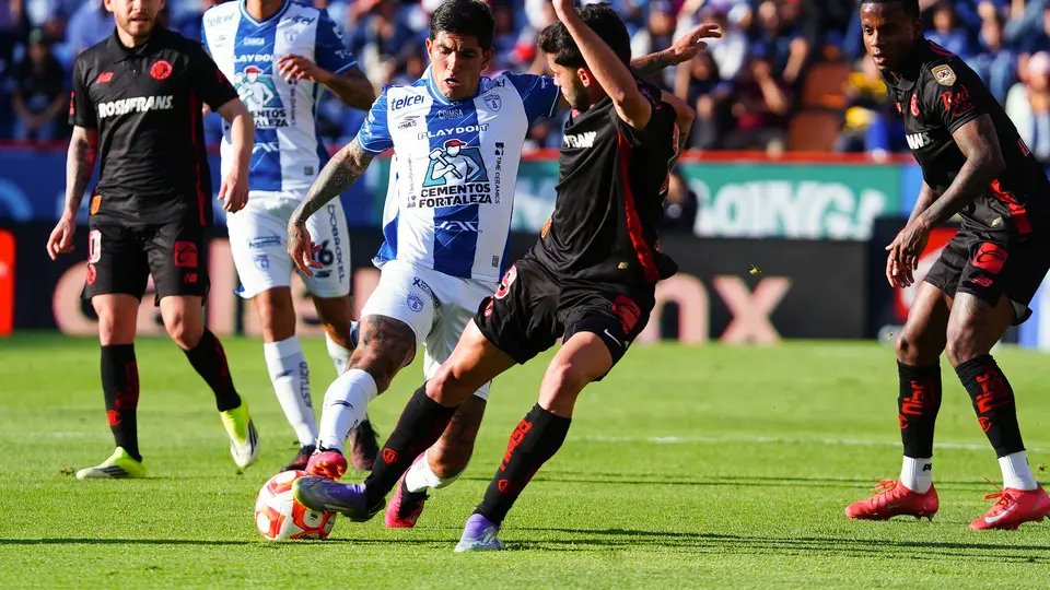 Víctor Guzmán y Jesún Angulo en el partido de Pachuca contra Toluca | IMAGO 7